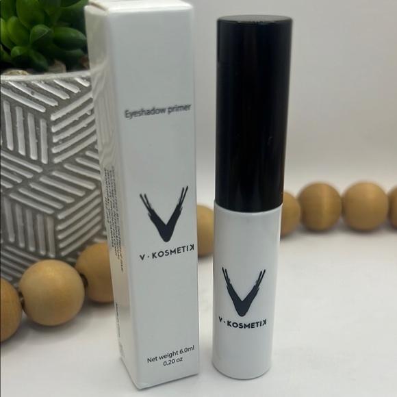 Vkosmetik Eyeshadow Primer - Picture 2 of 6